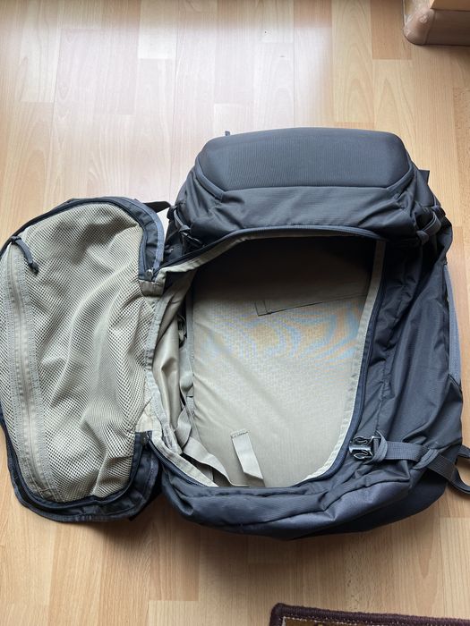 Thule landmark 40l obsidian