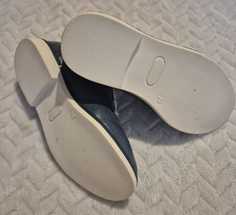 Продам нові дитячі туфлі