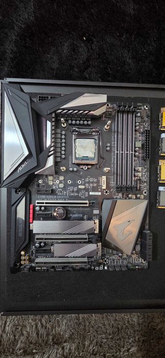 Bundle i7 9700k, Board Aorus Master, Gskill 32GB e bloco de agua EK64552292379010121