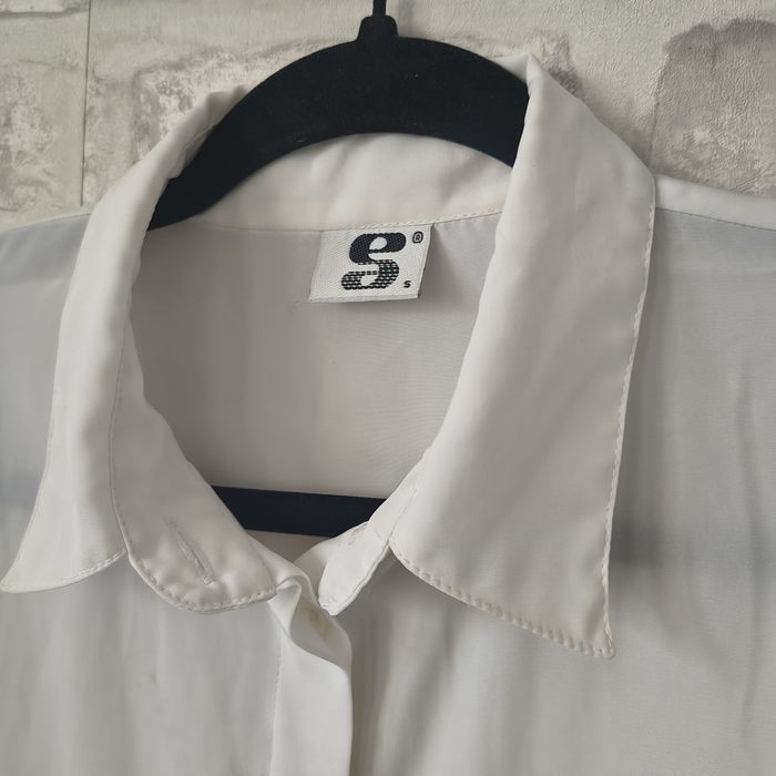 Długa biała koszula oversize