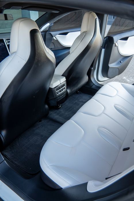 Продам Tesla Model S