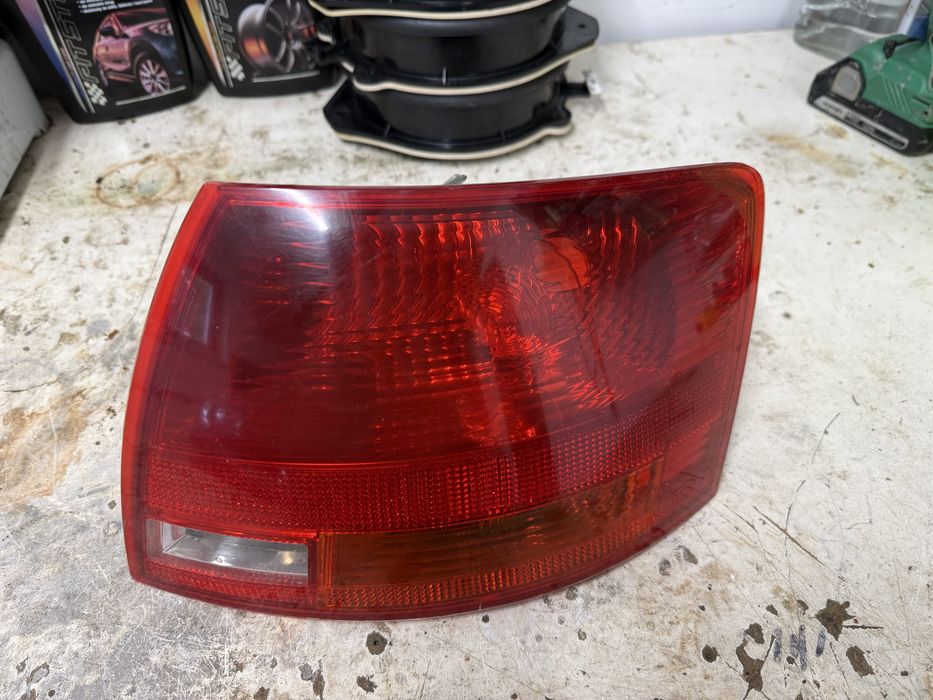 Prawa lampa tylnia audi a4 b7 kombi