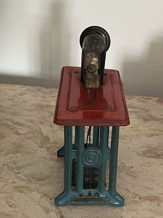 Máquina de Costura AML – Brinquedo Português em Chapa