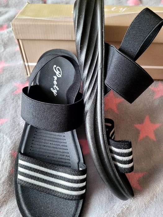 Nowe sandały damskie 40