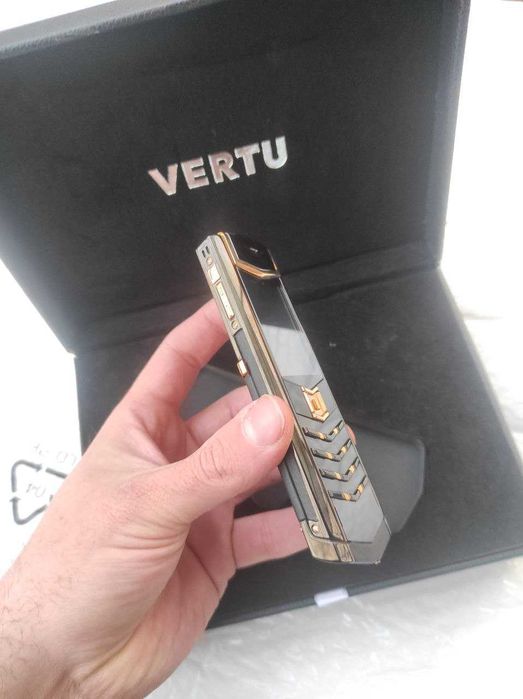 VERTU SIGNATURE S black gold Новий
