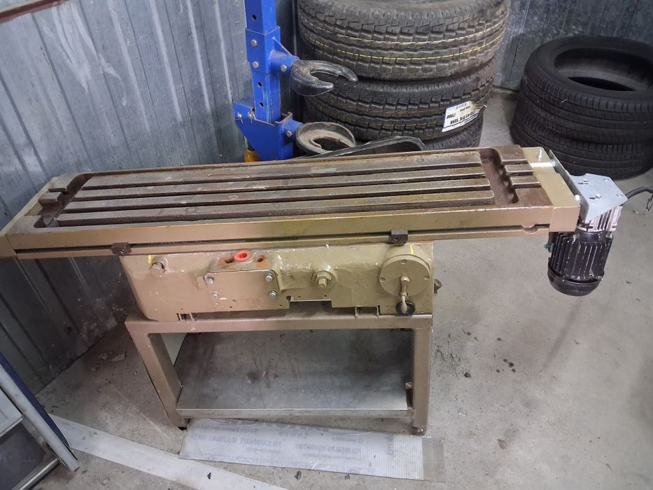 Stół frezerski teowy z napędem