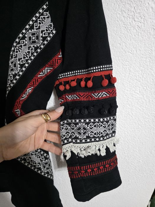 Czarna haftowana bluza damska etno C&A  sweter Basic casual