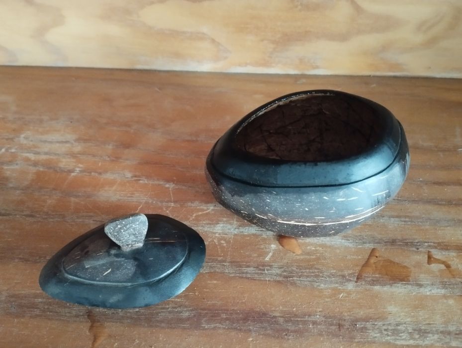 Caixa Antiga - Côco Esculpido