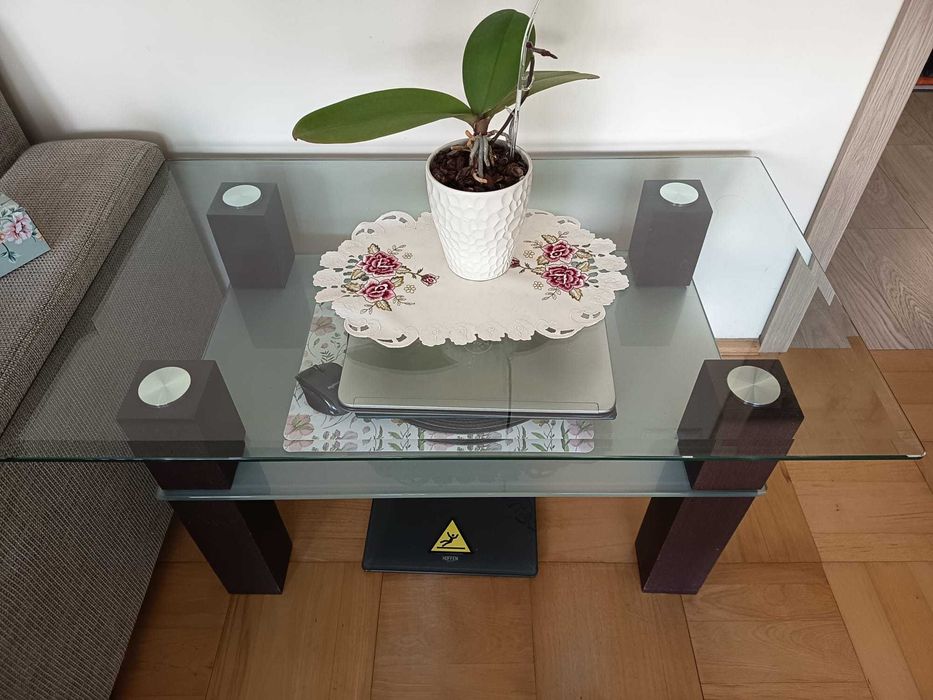 Szklany solidny stolik kawowy  100cmx60cmx50cm wysokosci. porzadny gruby szklany szlifowany blat + piaskowana płóka