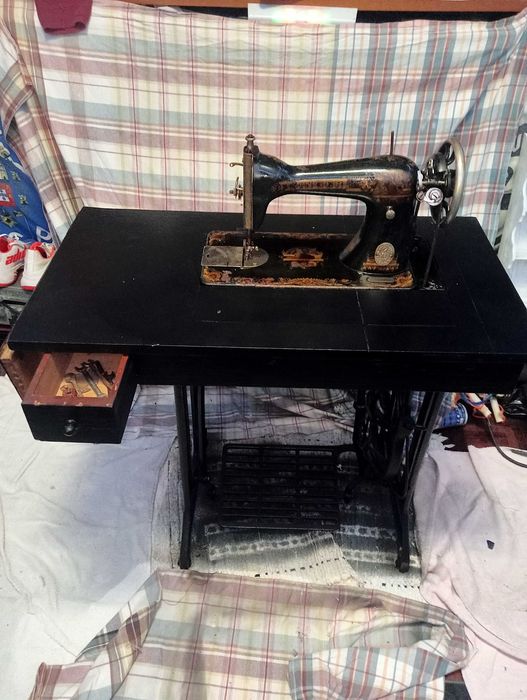 Maquina de costura Singer em ótimo estado