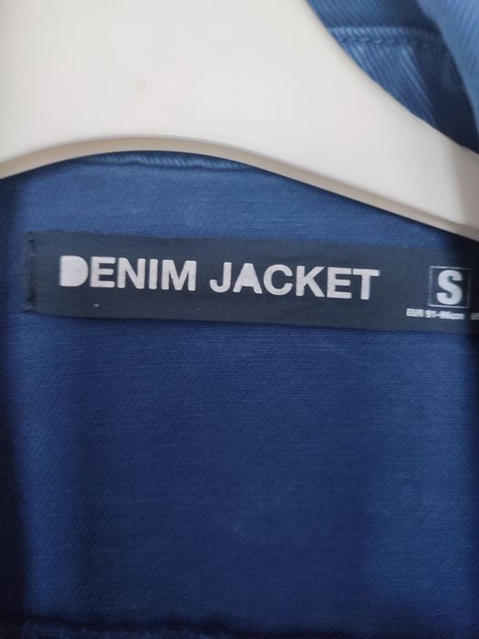 Kurtka męska denimowa w motocyklowym stylu.