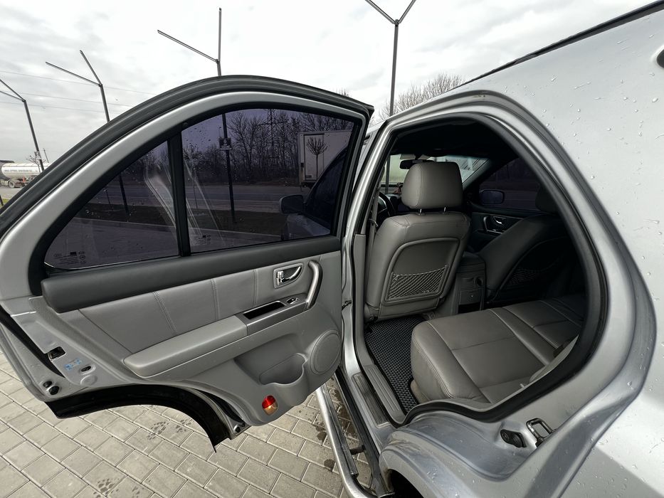 Автомобіль Kia Sorento 2.5 2006 рік. Повністю все обслужене. Не гнила