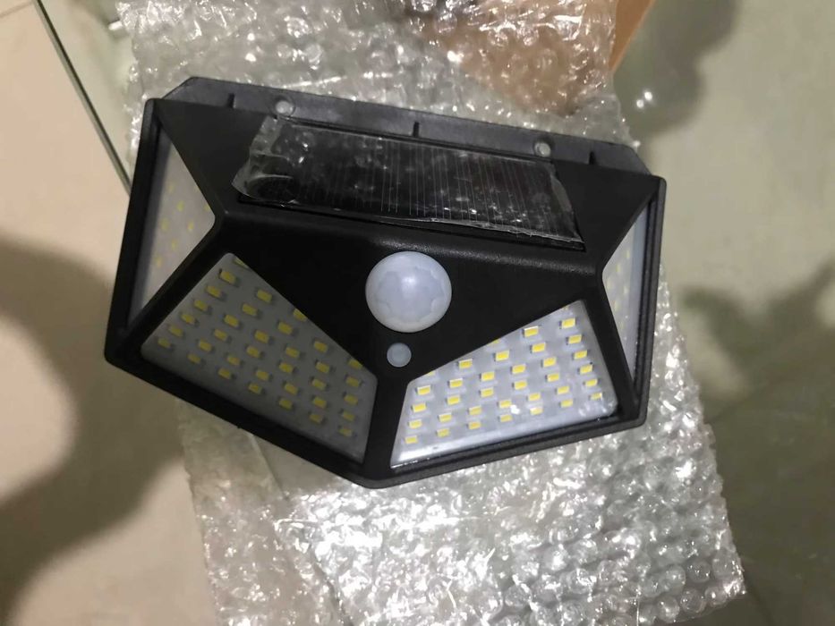 Вуличний LED світильник, ліхтар на сонячній батареї з датчиком руху