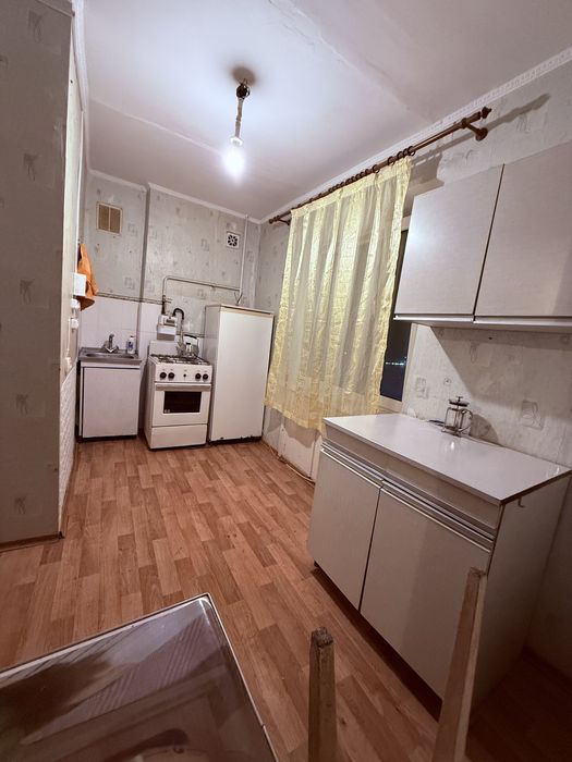 Подобово , почасово здам квартиру в центрі Вільнянську