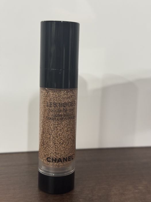 Тональна основа Chanel