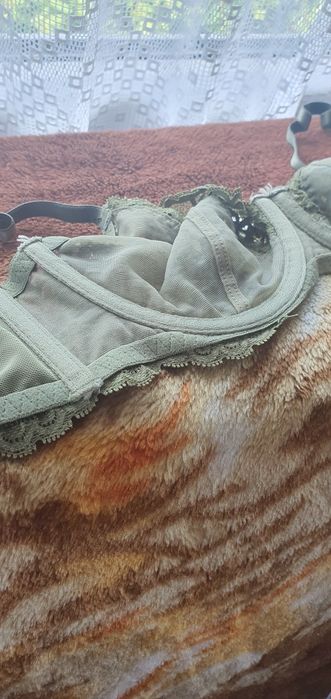 Biustonosz Hunkemöller rozmiar 75C