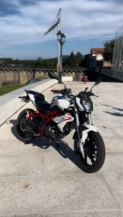 Benelli bn 125 branca