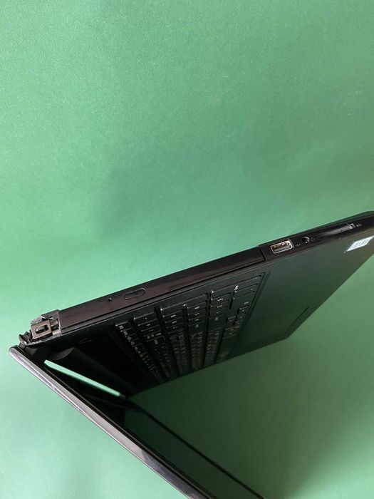 Dell Inspiron 15 | i5-8250U | AMD Radeon 520 4GB | 240GB SSD | 8GB DDR4
