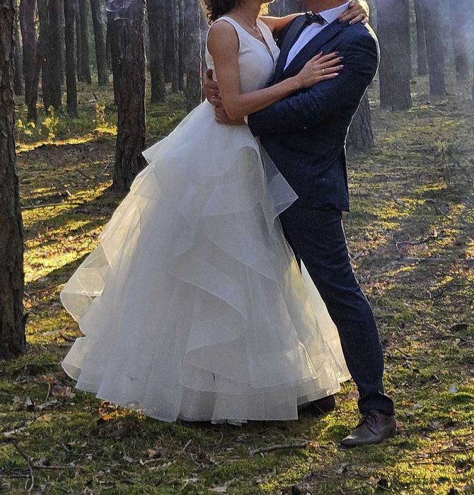 Piękne falbany - suknia ślubna + dodatki