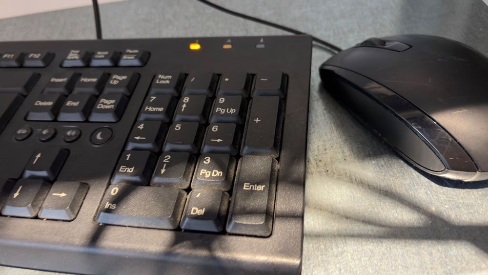 computador, monitor, teclado e rato