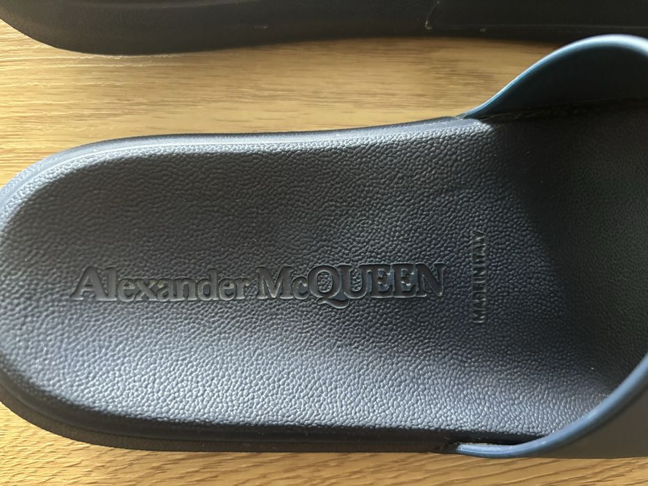 Alecxander MCQueen klapki oryginalne z wypuklym logo rozmar 38-39