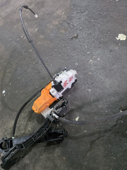 Ford Ka mk2 Zamek drzwi Przód