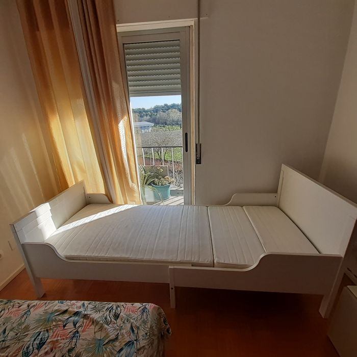 Cama de criança IKEA colchão incluído 
Cama extensível, branco, 80x200