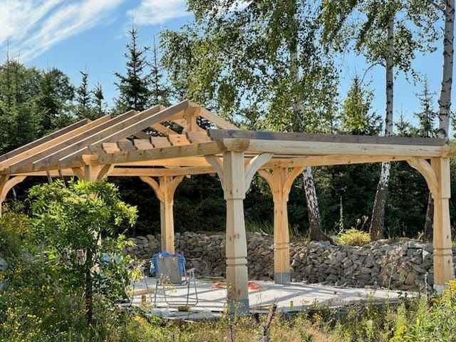 Konstrukcja Wiata na auta carport zdobiona lub gładka