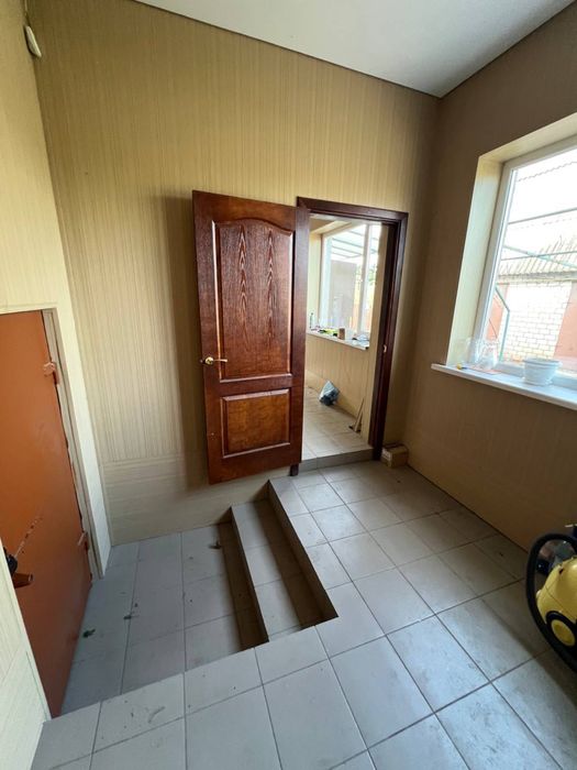 Будинок із земельною ділянкою