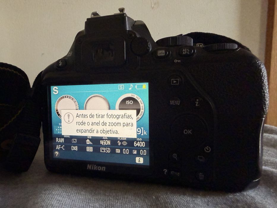 Nikon D3500 com 2 objectivas
