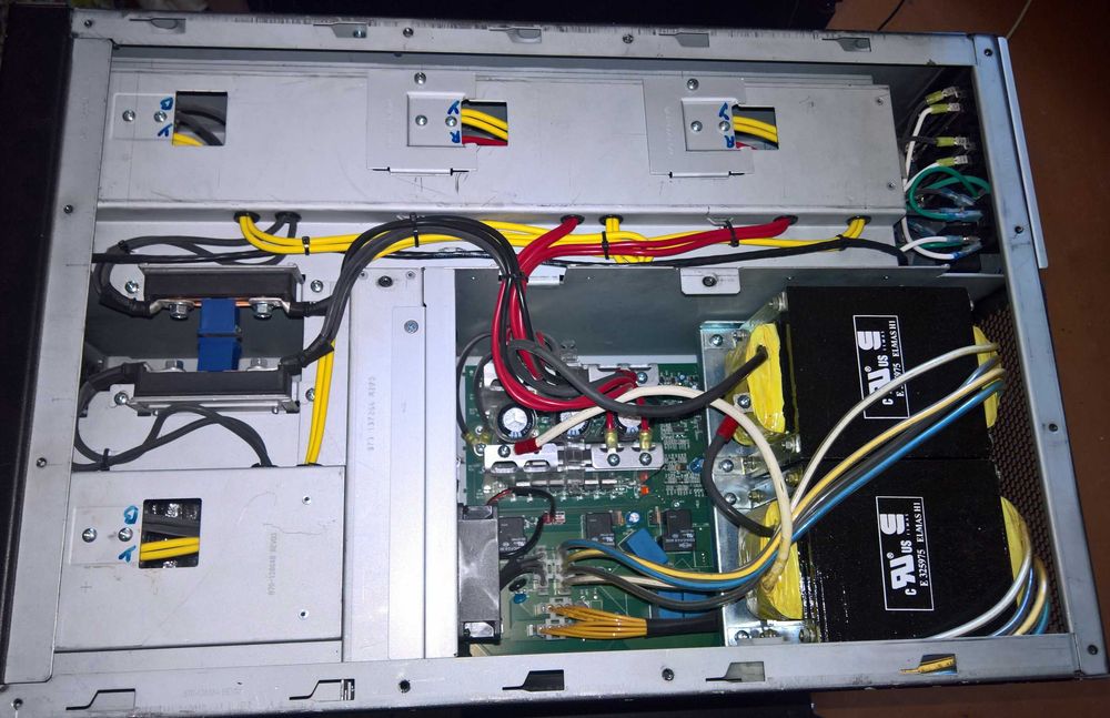 Лінійно-інтерактивний бесперебойник ДБЖ APC Smart UPS 5000ВА