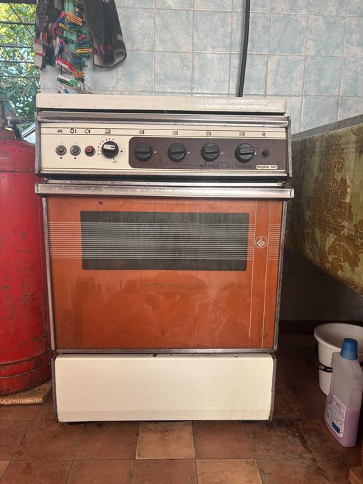 Продам газову плиту "БРЕСТ 1457"