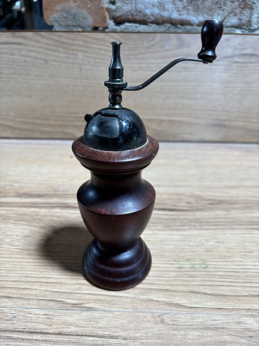 Młynek do pieprzu .