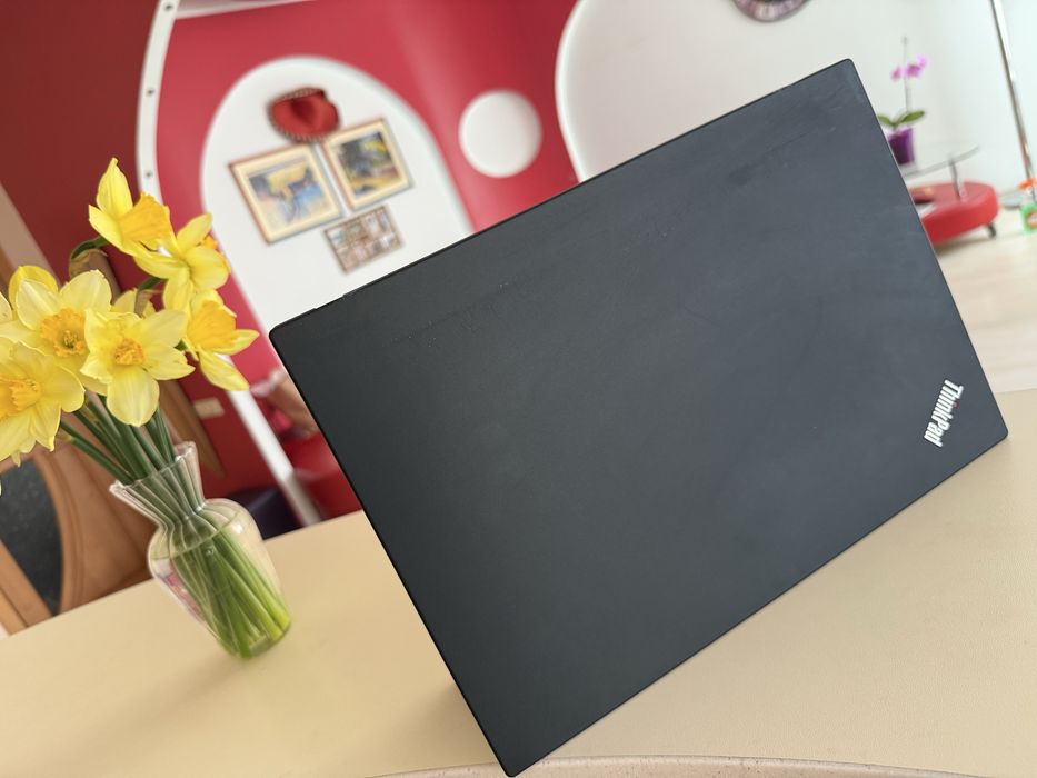 Ноутбук Lenovo T490