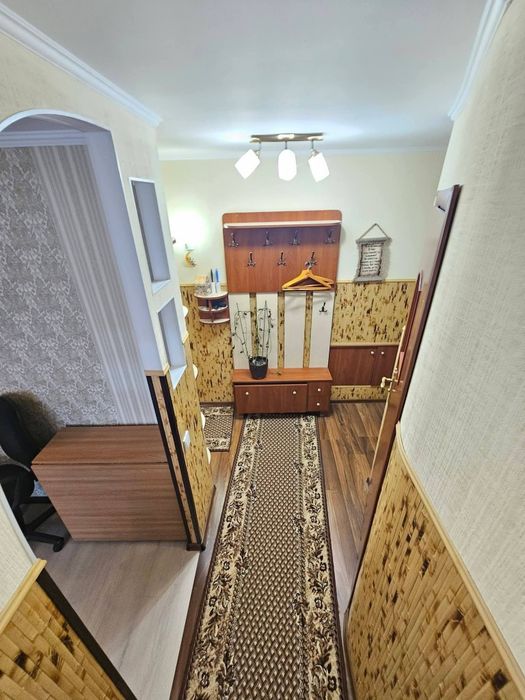 Продам 2-кім квартиру на другому поверсі