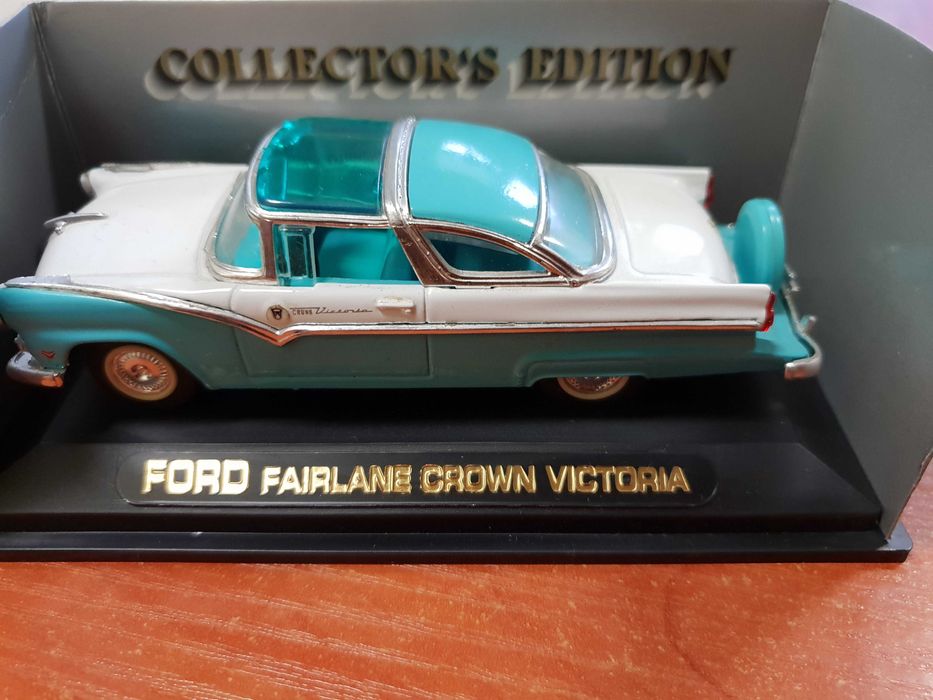 FORD Fairlane Crown Victoria