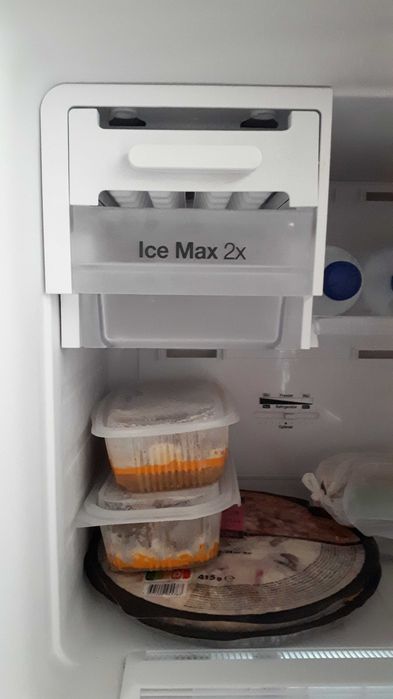 Frigorífico Samsung de 2 portas com congelador