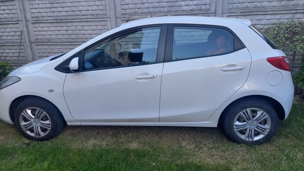 Mazda 2 Mazda 2, benzyna, mały przebieg