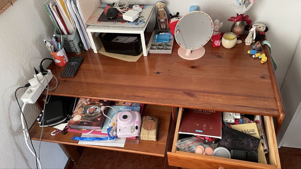 Secretaria em madeira