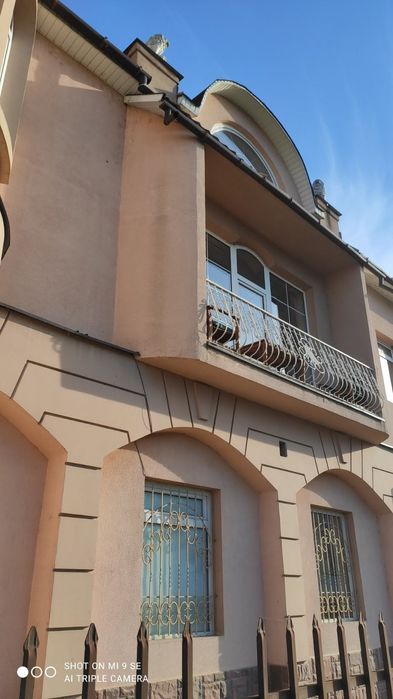 Продається , будівля в центрі міста  2 та 3 поверх