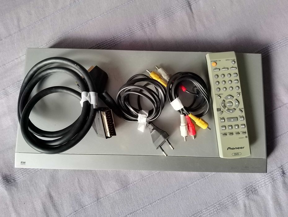 Відеоплеєр Pioneer DV-310-S +пульт+комплект кабелів.