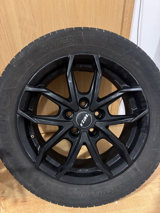 Felgi aluminiowe RIAL Lucca 16” 5x105 + opony letnie 205/55