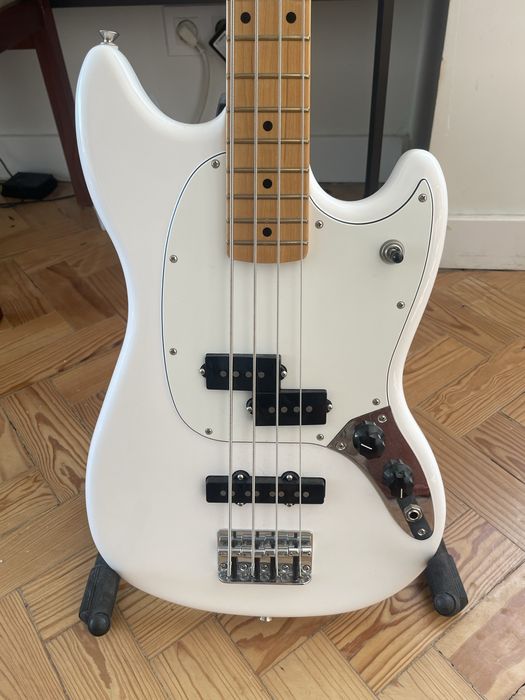 Baixo Fender player II Mustang