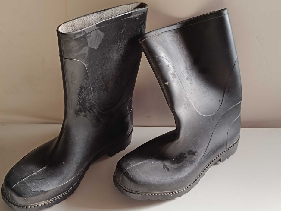 Galochas pretas de borracha N.39