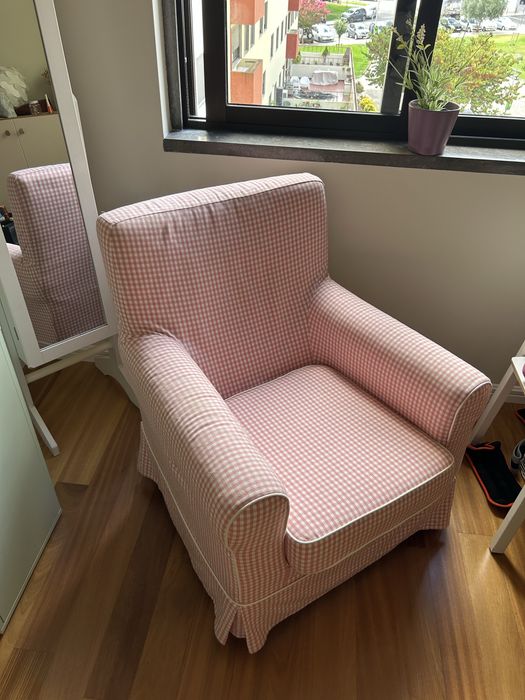 Poltrona/Cadeirão Nova