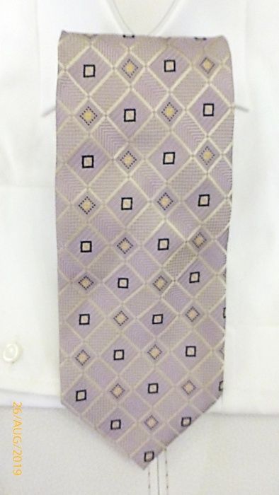 Gravatas de seda novas Preço é para UMA gravata
