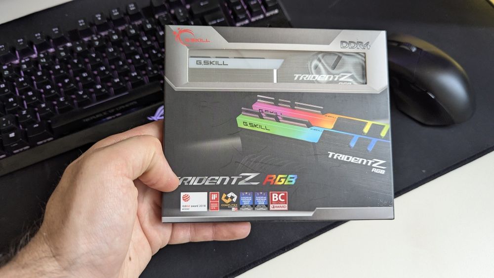 TRiDENT 「WINTER COLLECTION BOX」 gskill trident z ddr4 - купити