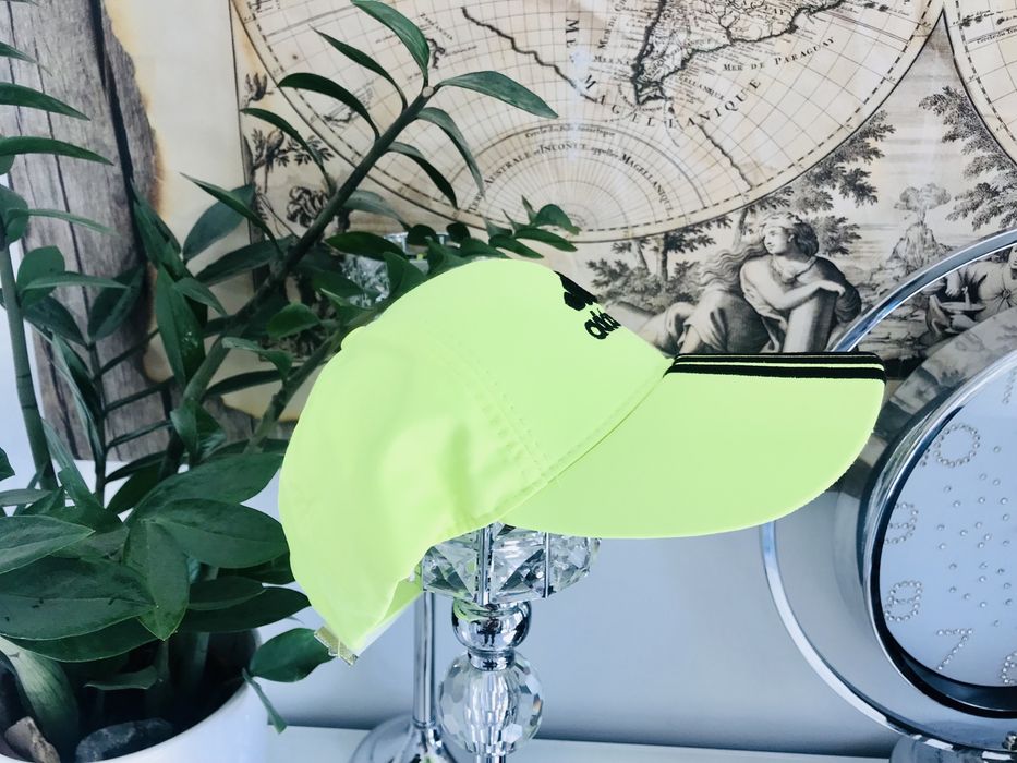 Adidas neonowa czapka z daszkiem NOWA