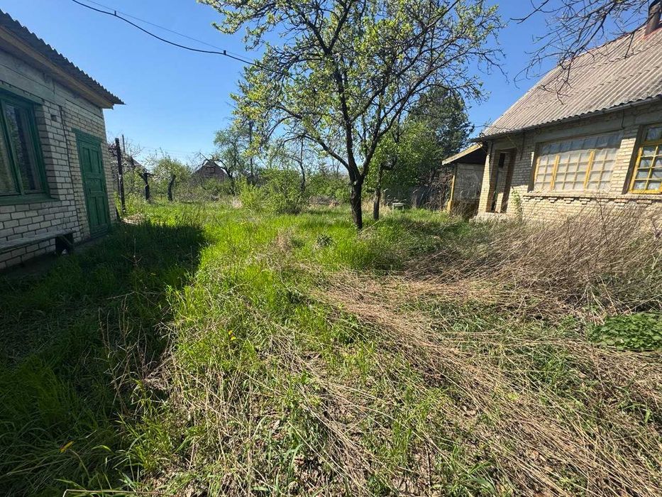 Будинок з ділянкою