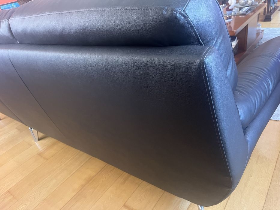 Sofa em pele c/ chaise lounge castanho